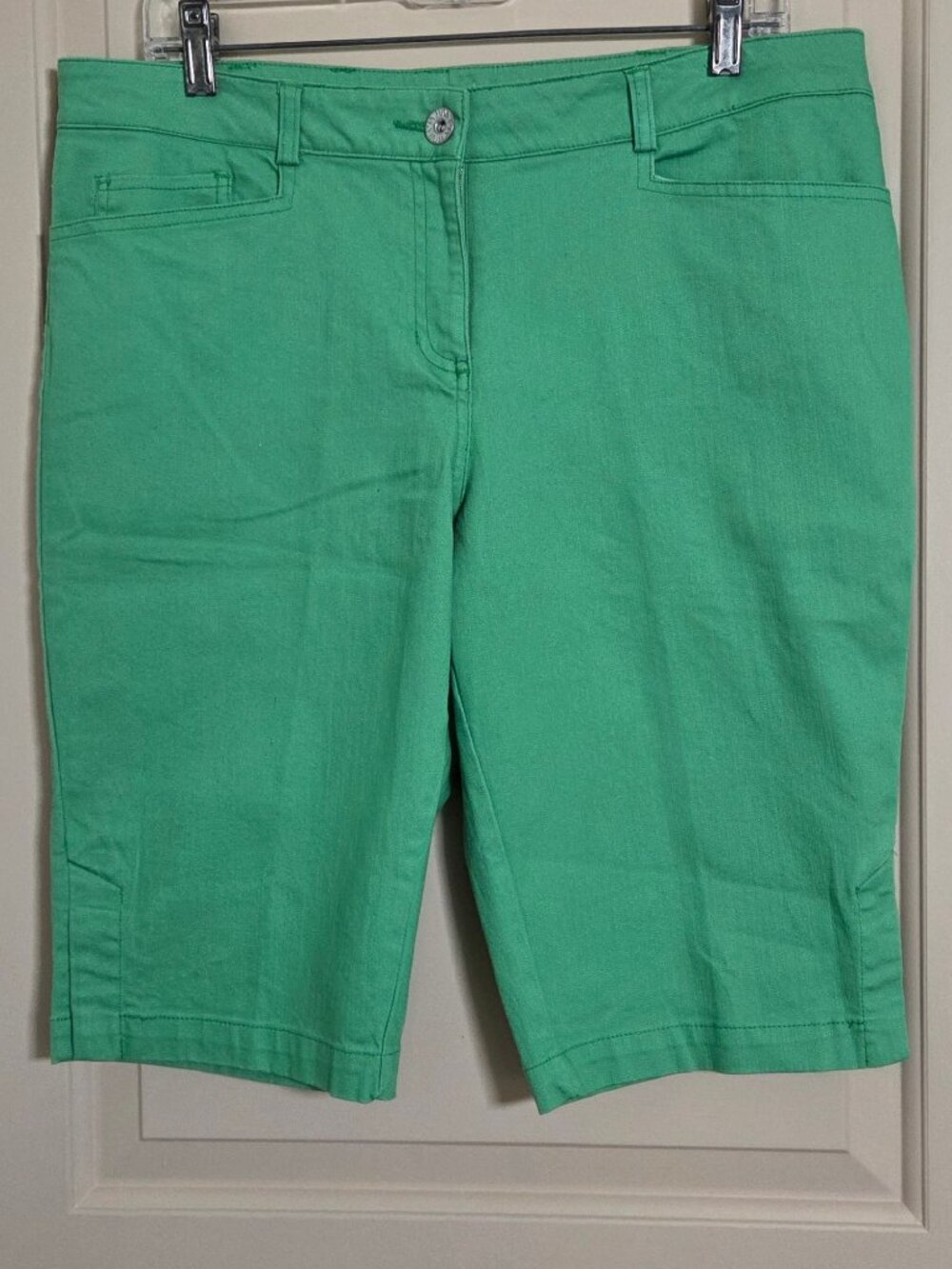 In Moda Bermuda Shorts Sz 9-10 Vibrant Green Denim Style Mid Rise